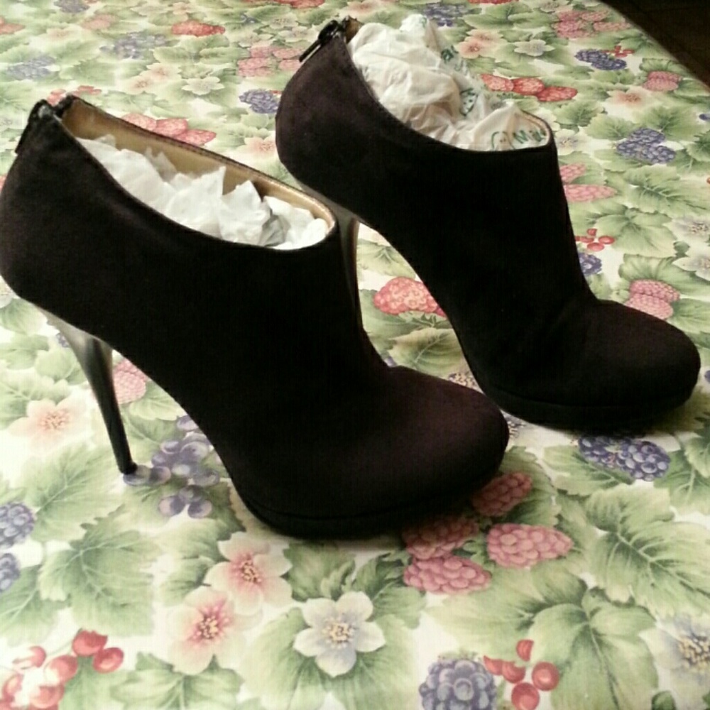 Shoe Dazzle Ankle Boot